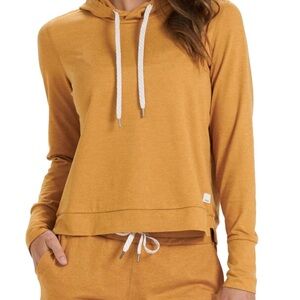 Vuori Women's Halo Essential Hoodie size small